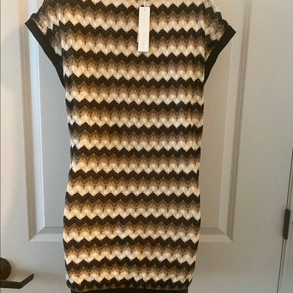 Absolutely ☀️ Trina Turk Dress - Picture 3 of 4